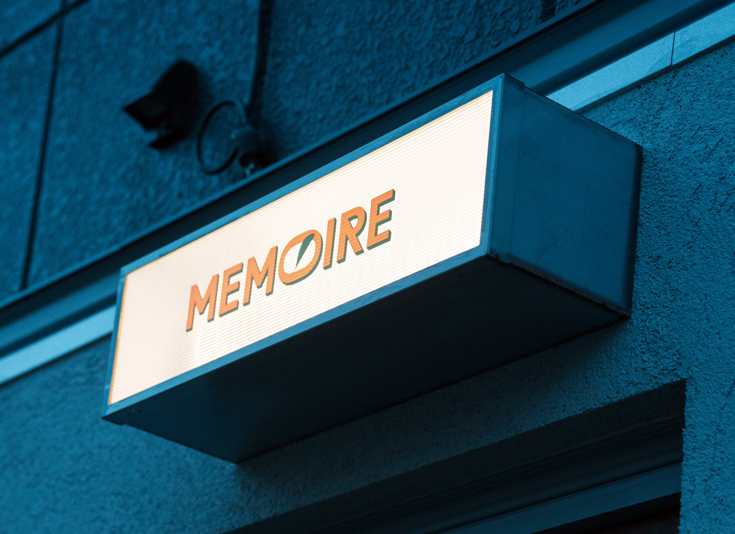 MEMOIREの看板