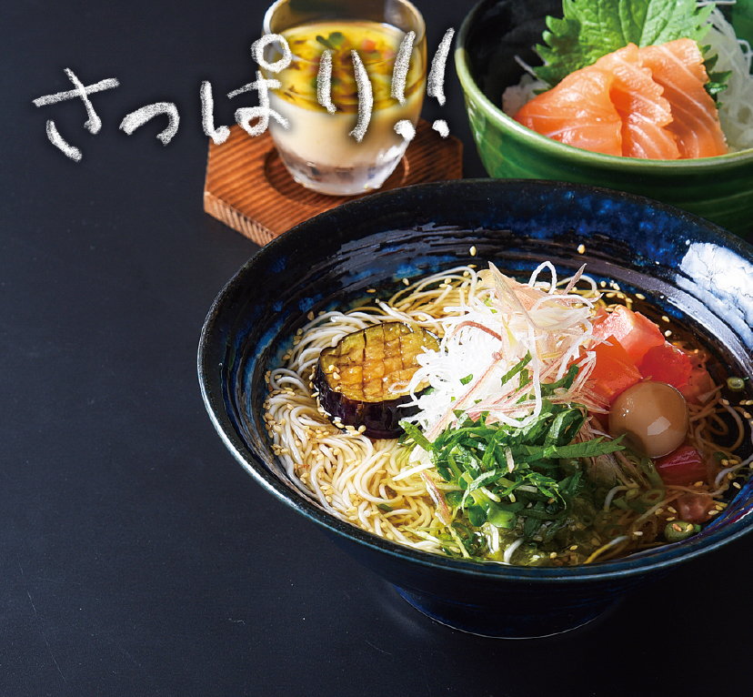 さっぱり！！夏野菜たっぷりサラダ仕立てのお出汁が絶品の素麺とミニサーモン丼