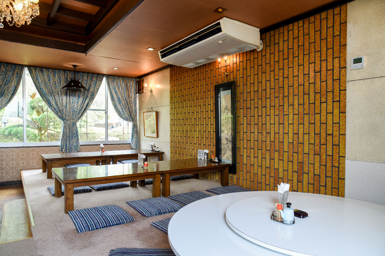 中国料理　桃園　店内