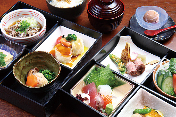 昼限定の松華堂弁当2,200円