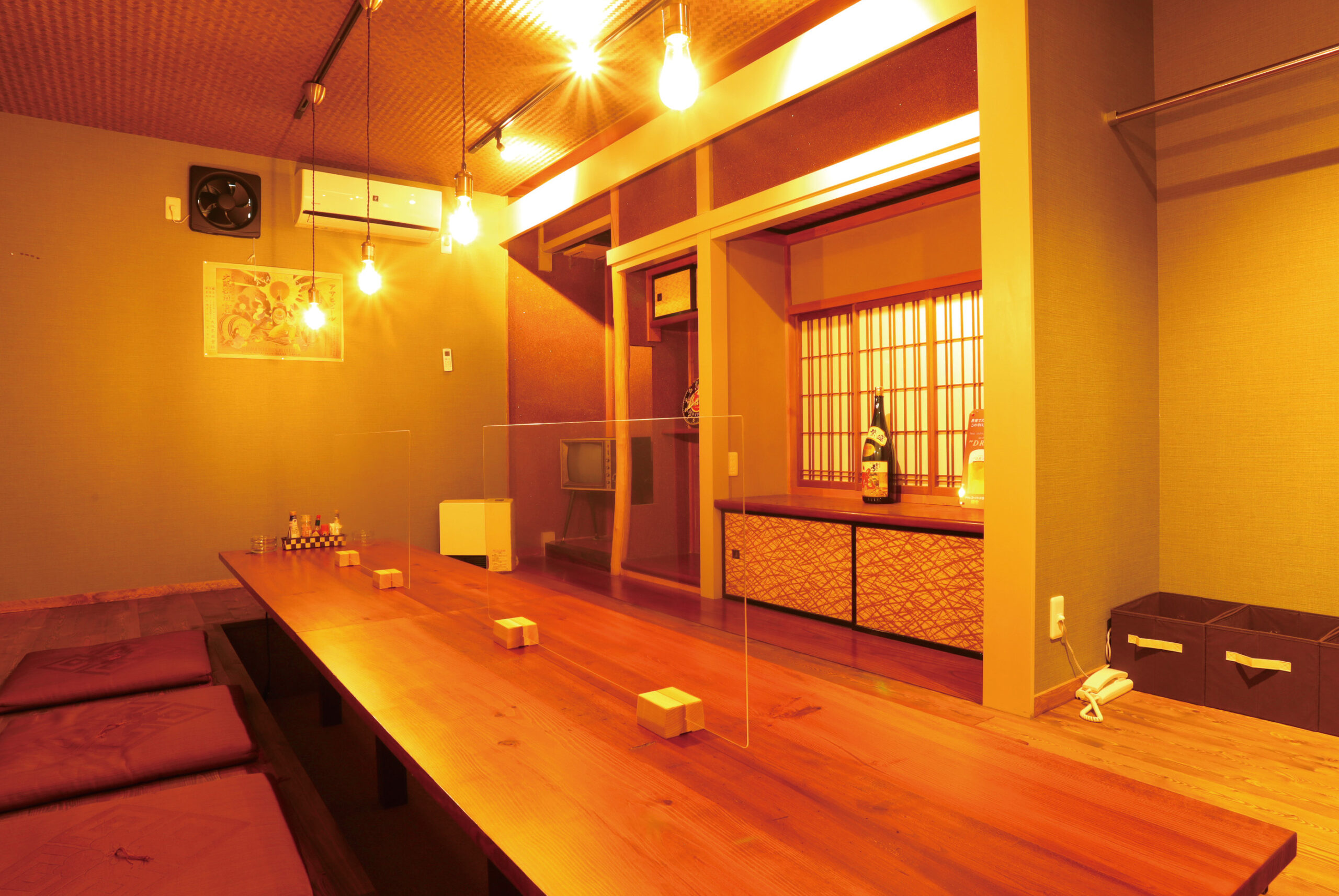 最大34名まで利用可能な座敷席から個室までさまざまな席を用意