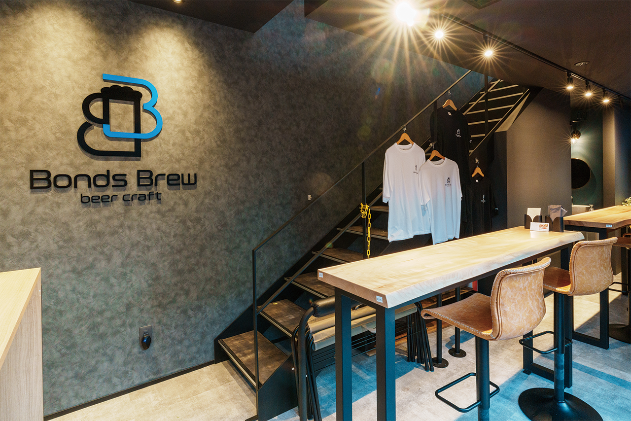 カウンタ一席のある1Fの写真