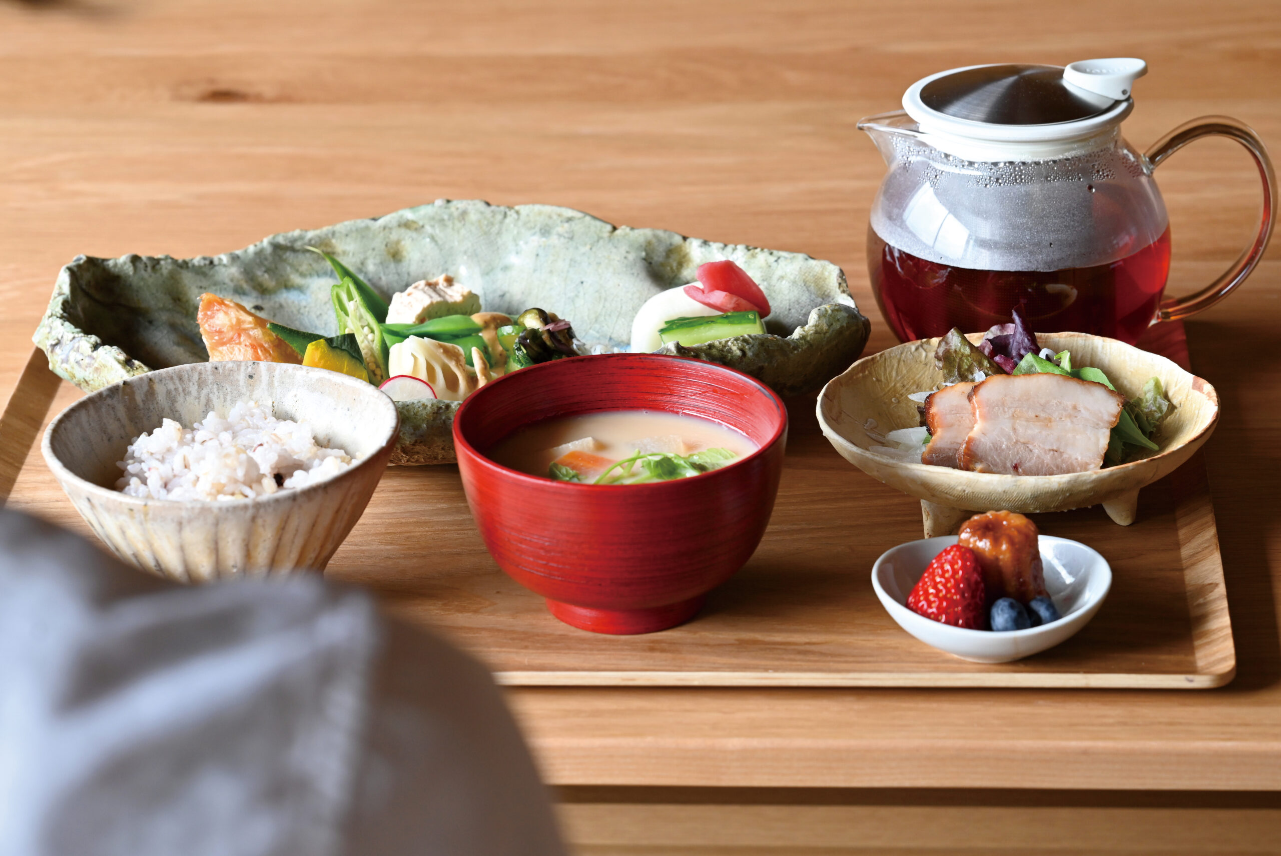 ランチには地元野菜を使ったメニューやパスタ等が楽しめる。