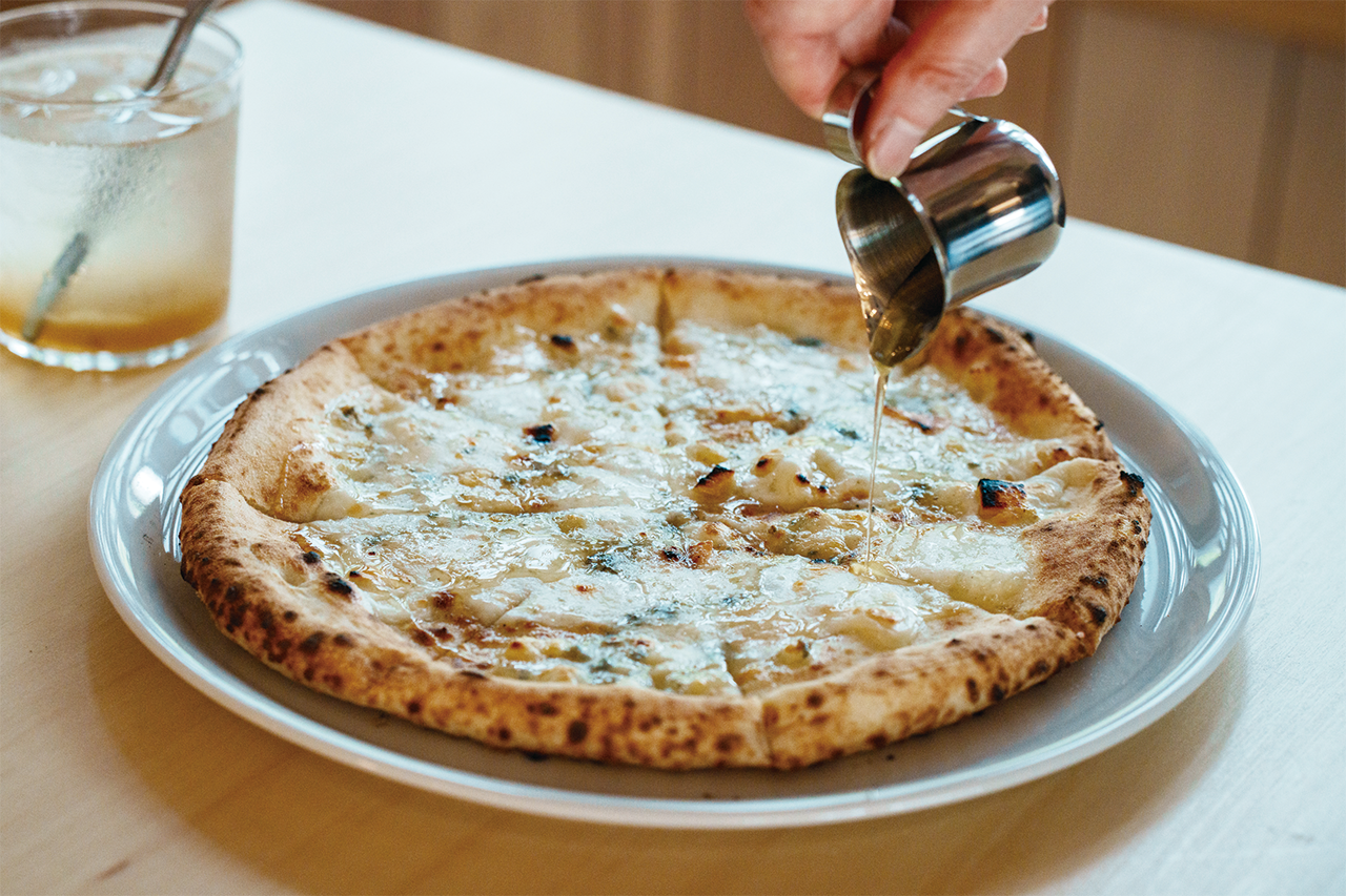 クワトロフォルマッジピザの写真