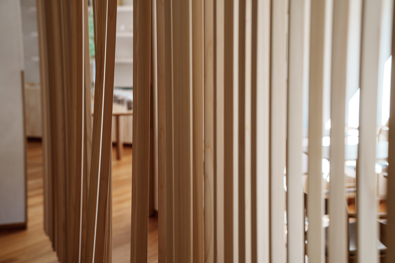 木のパーテーションの写真