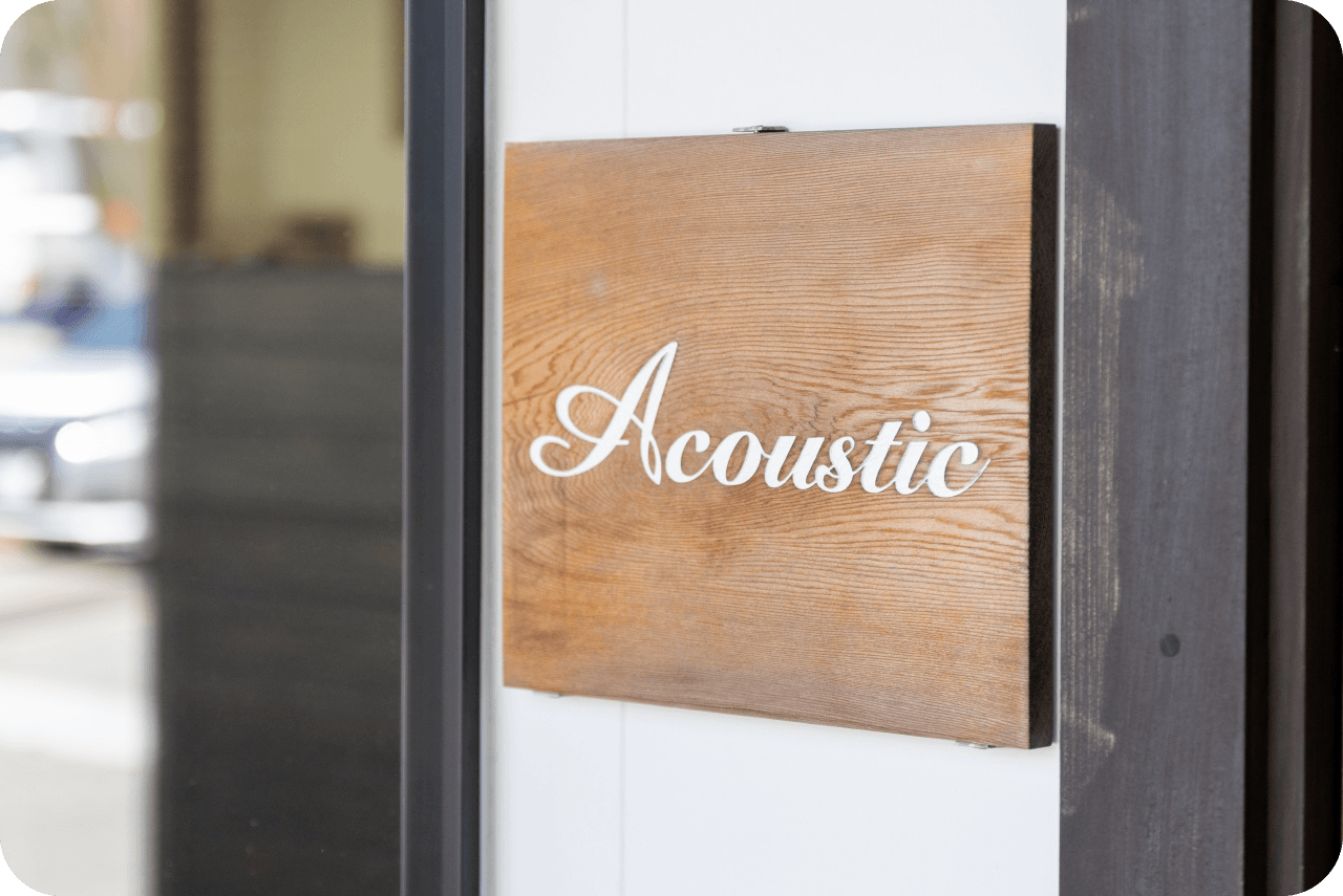 Acoustic 外観 看板