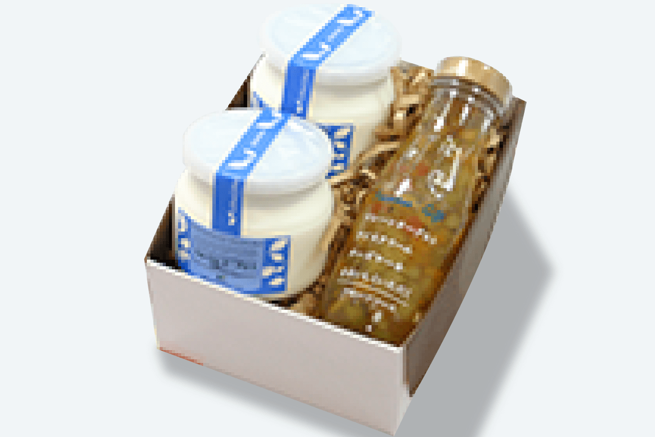 グッドプラス 無糖プレーンヨーグルトとフルーツソースのセット。1,720円。