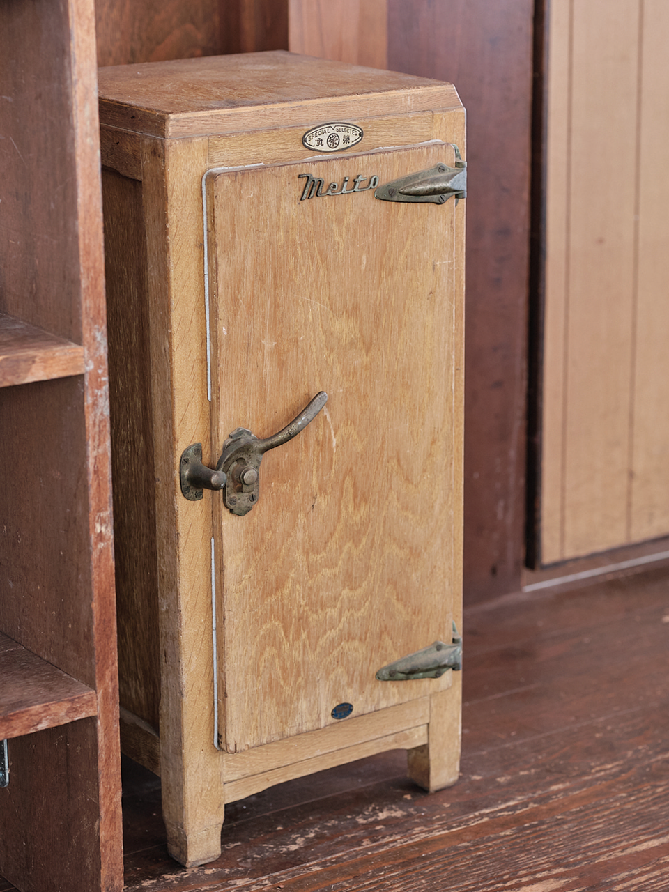 昭和の冷蔵庫の写真