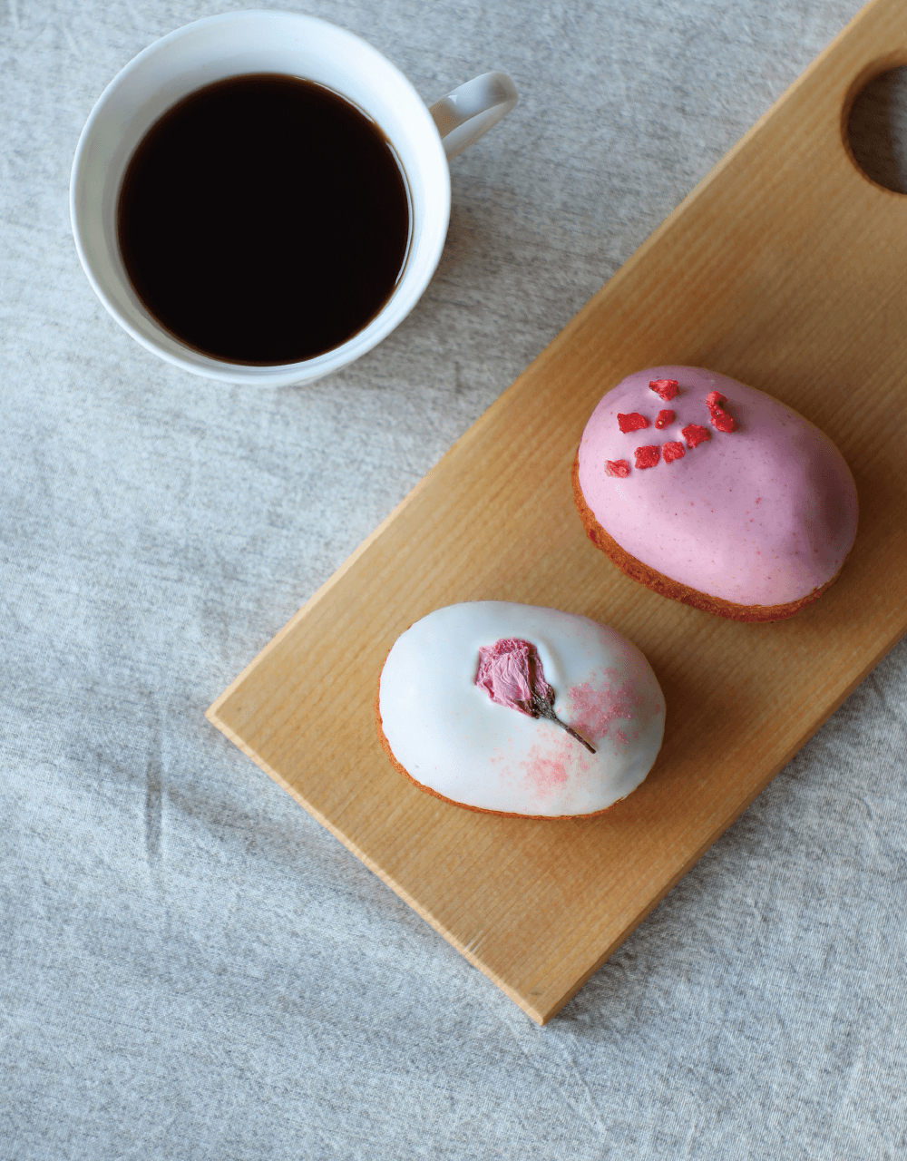 焼菓子TOKUEMON。　桜ケーキといちごのケーキ