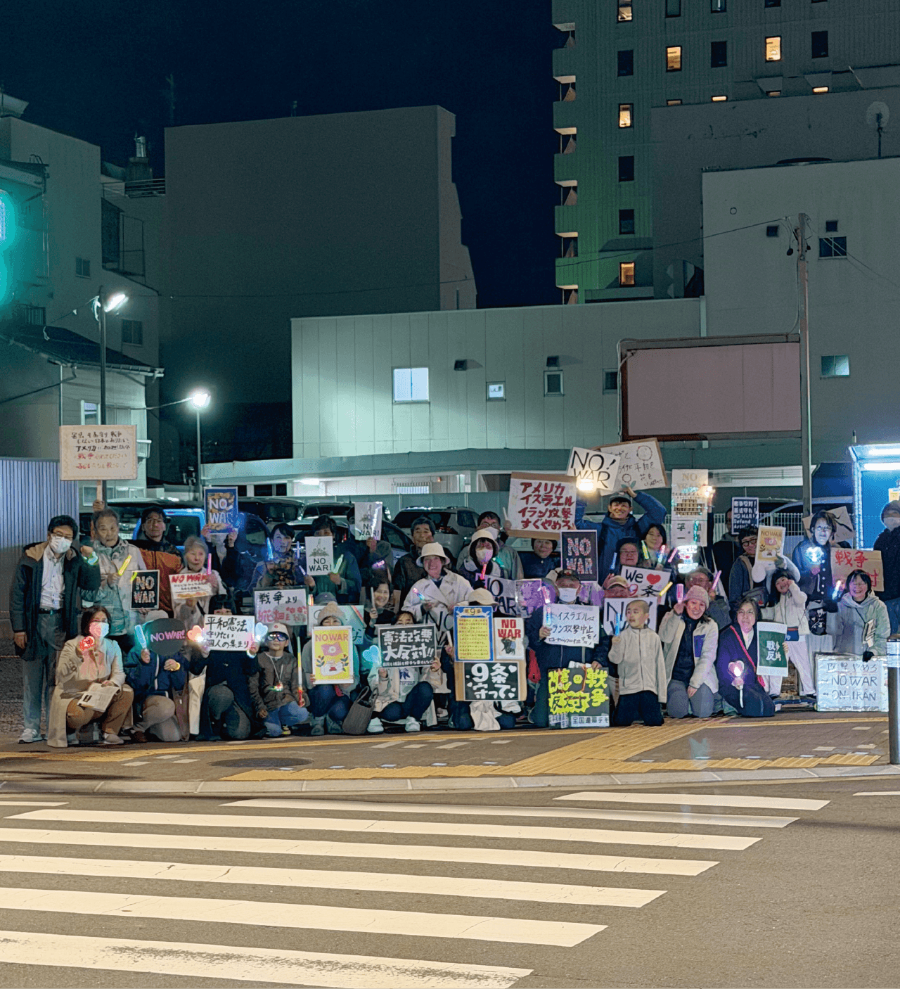 アンダーパス付近で行われたスタンディング。
