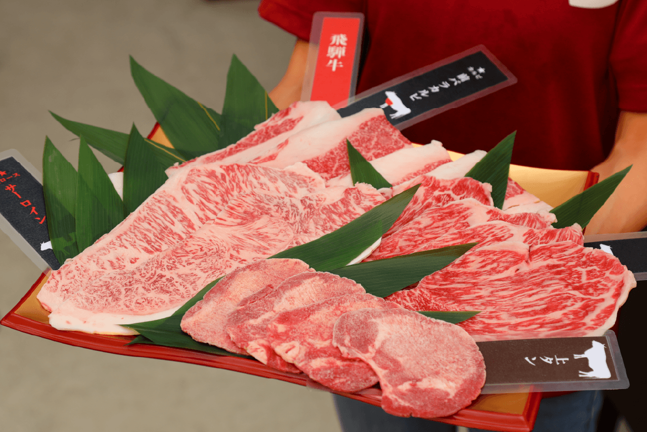 飛騨牛一頭買い 焼肉・焼きしゃぶ 灯り家の「はなれ」の焼肉と焼きしゃぶ