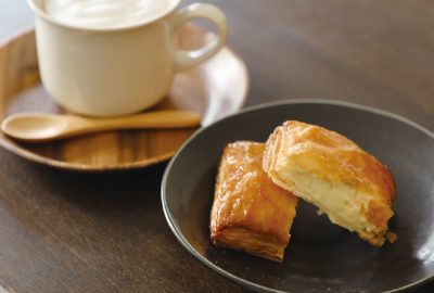 高山初、「Cream Box」のあるカフェ。