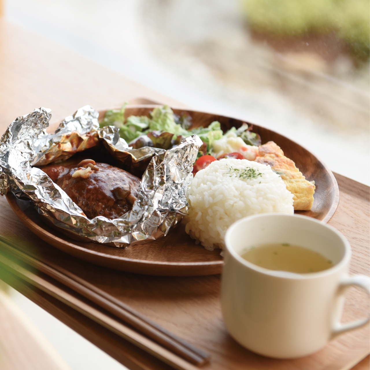 たっぷりの光が差し込む五感がよろこぶカフェにて。