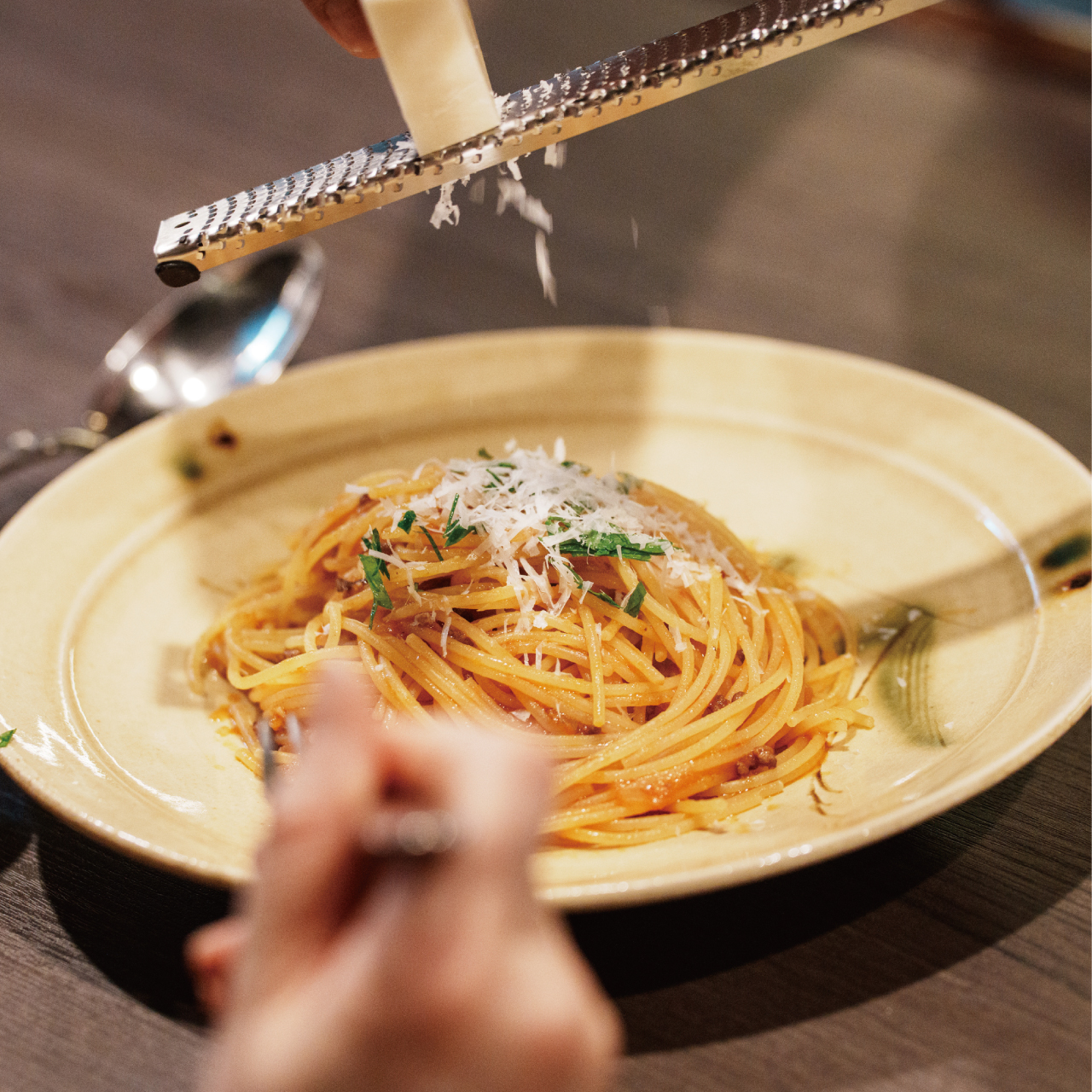 隠れ家的な洋食屋で、 気軽に楽しむ。