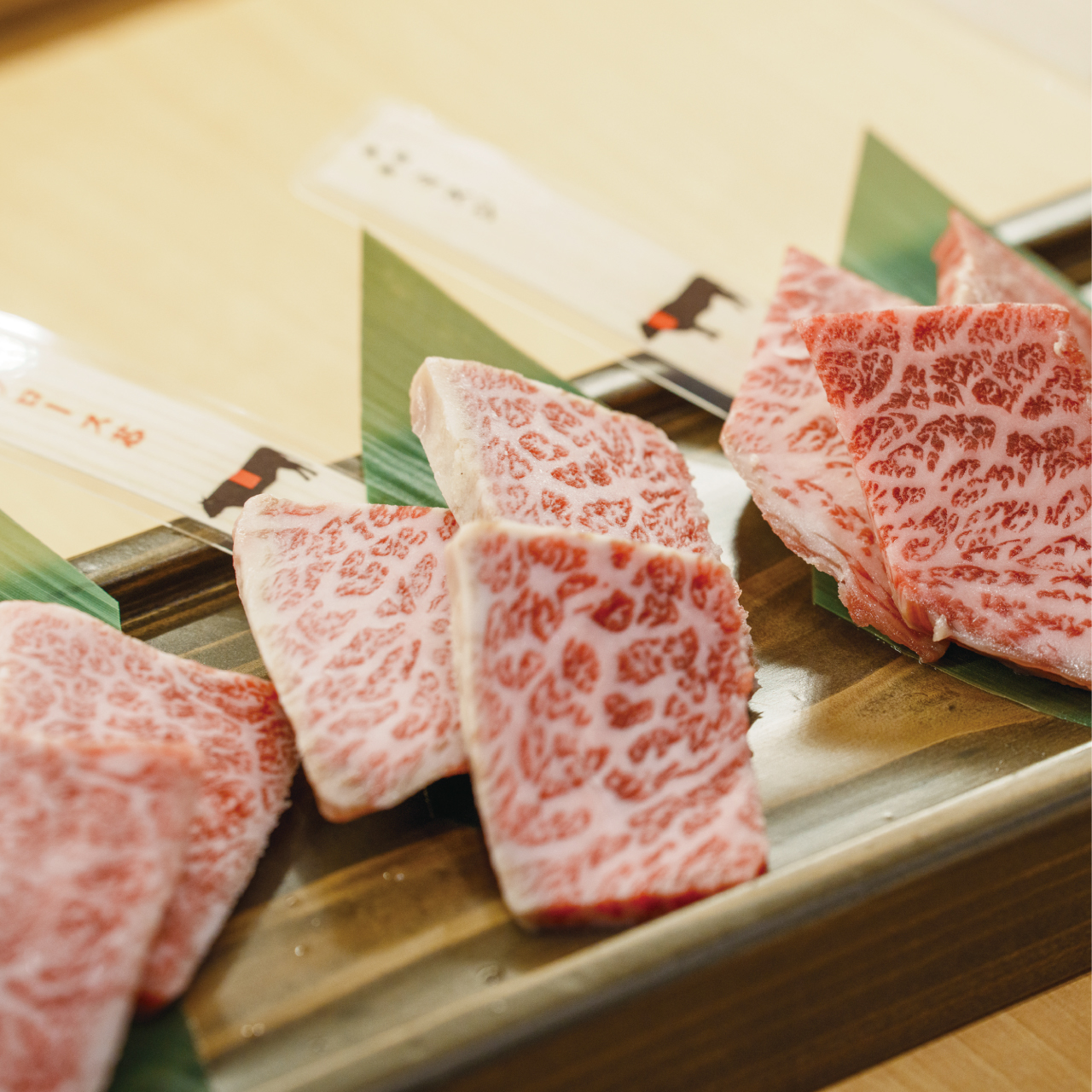 噂の「レーン焼肉」で、気軽に肉食な夜を満喫！