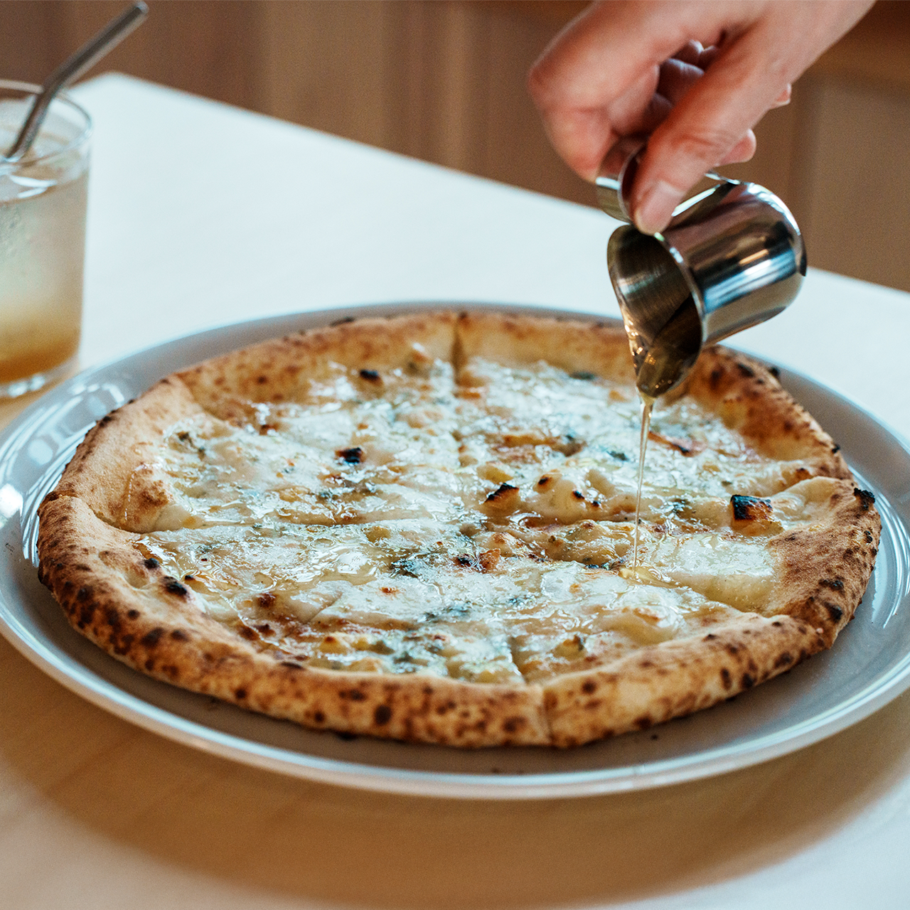 「信飛トレイル」の中間地点にて、深呼吸したくなるカフェへ。