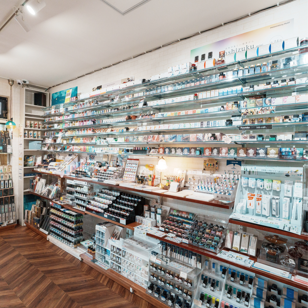 そのバリエーションは東海一！ ボトルインクとカラーペン専門店。