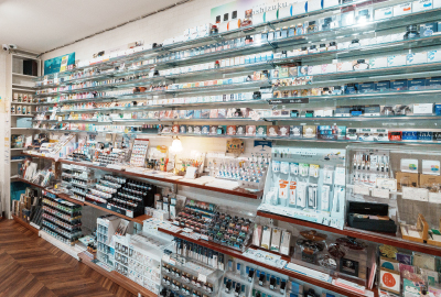 そのバリエーションは東海一！ ボトルインクとカラーペン専門店。