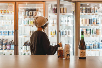 次なる展開は、酒屋で楽しむ〈るえ〉の角打ち!